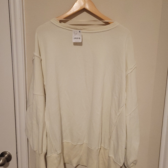 18 graphic Camden We The Free Cream Sweatshirt size large - Picture 2 of 6